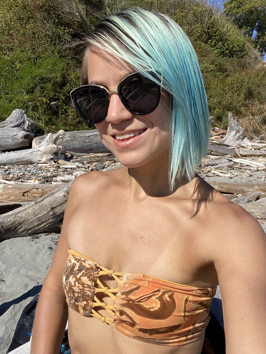 HempressMariko's tweet photo. Wow, it's kinda crazy that 1 year ago today, I started streaming on Twitch as HempressMariko! Thank you to everyone who's been a part of this adventure! This bowl is for you! 🥳💨
Going live in 10 minutes!
#twitchgamer #smallstreamer https://t.co/AlrMcILWFX https://t.co/veuPTST2cL