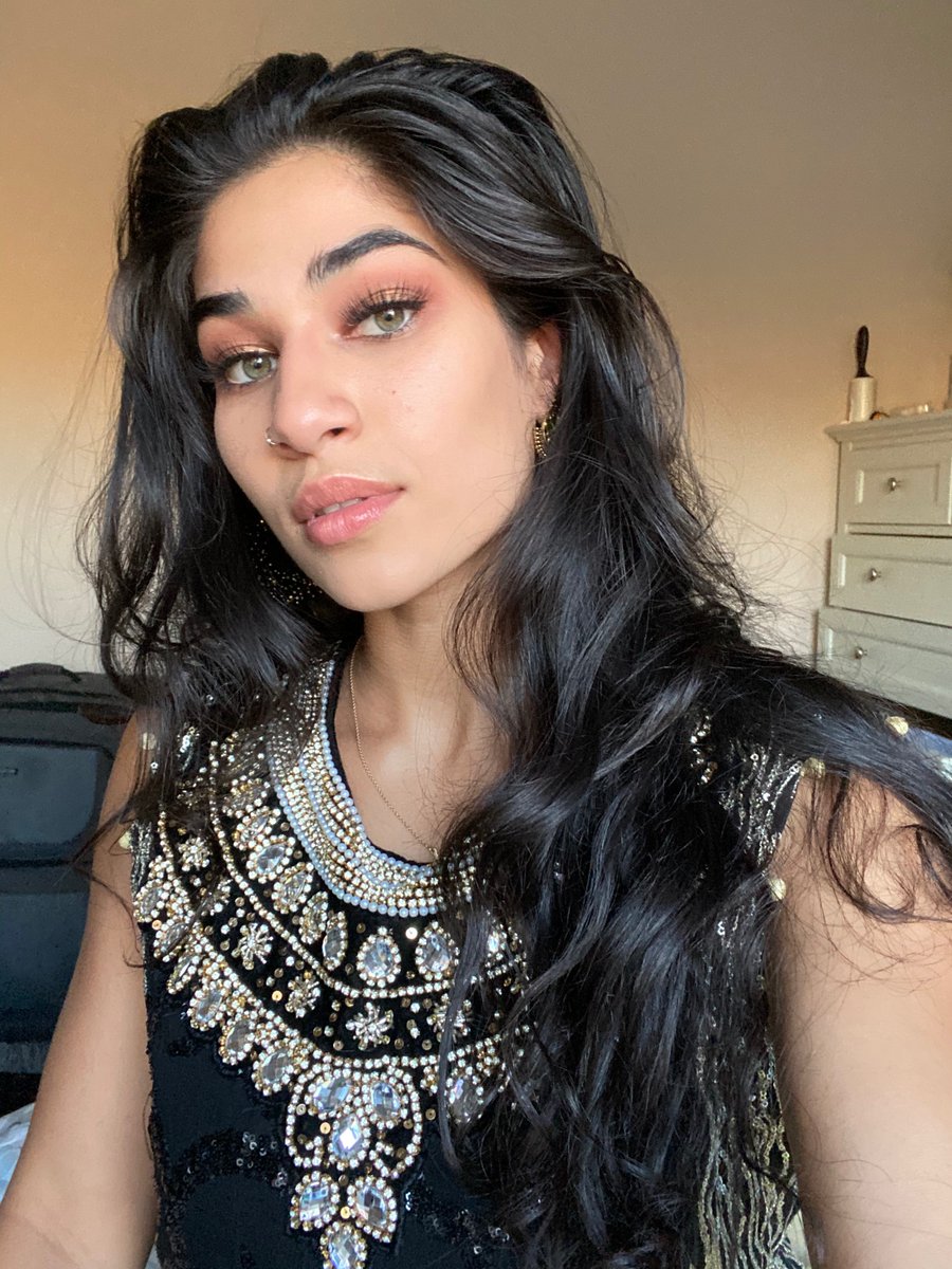 👽