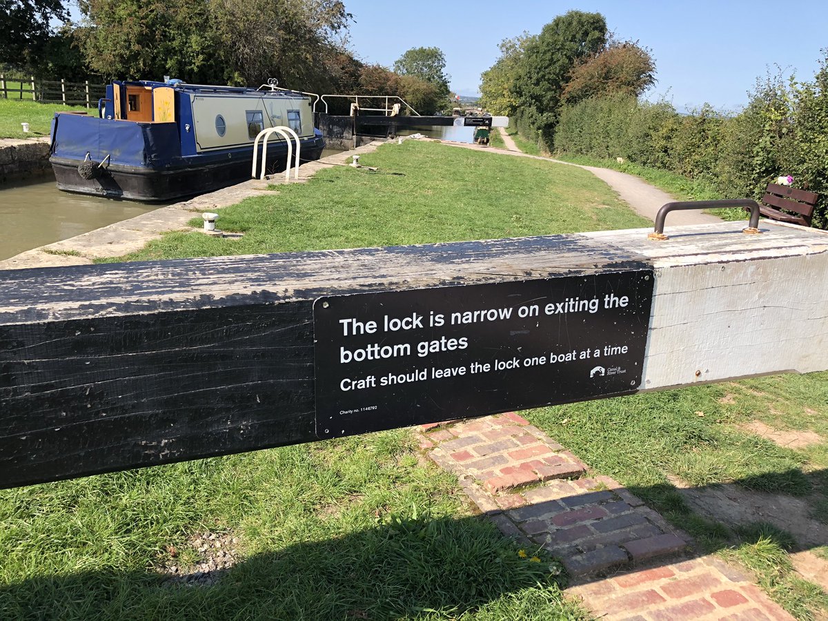 thomaswturner's tweet photo. @CRTContactUs lock 16 on the Kennet &amp; Avon canal. The signage is very ambiguous and seem to contradict. I read it that 2 boats can go in but must enter and exit single file. However one your employees on a hire boat said only one boat at a time. Who is right? https://t.co/yhRzSwiPaA