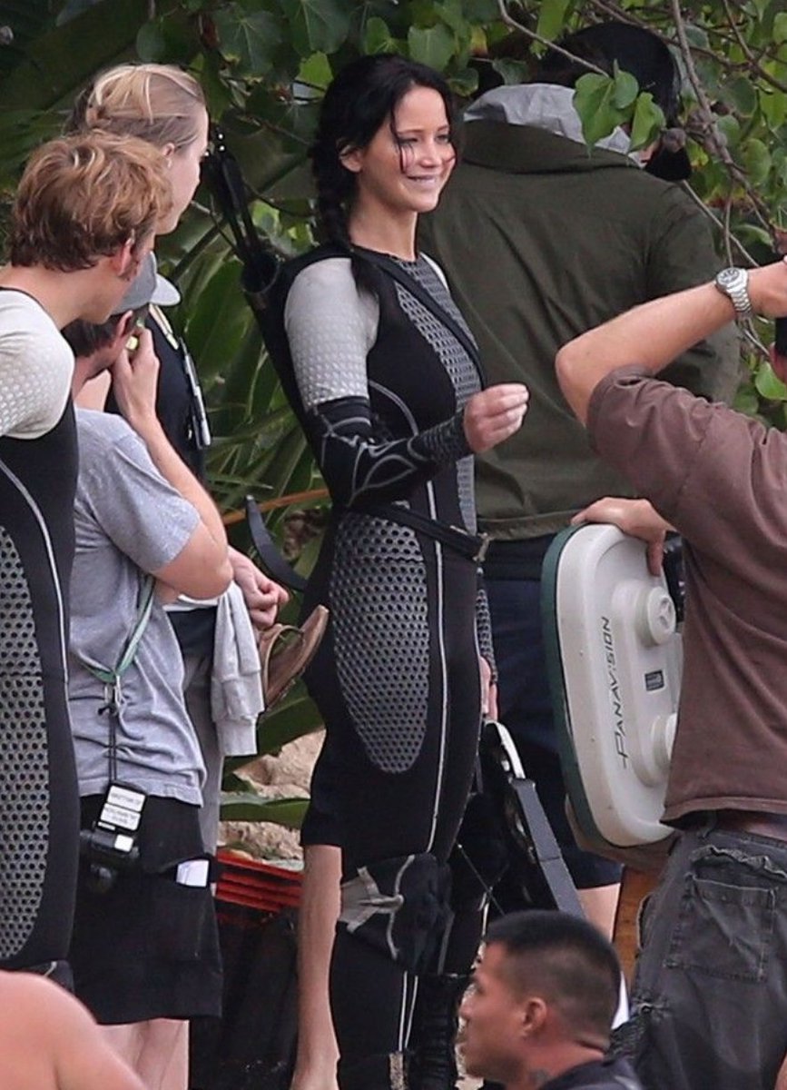 dibiasky's tweet photo. jennifer lawrence returning to set in six week this must be a dream https://t.co/fUGTzqhsfS