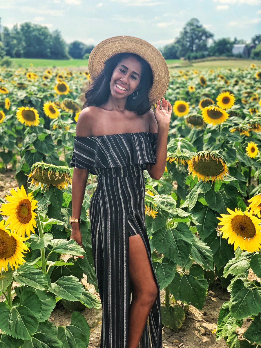LiaJamerson's tweet photo. https://t.co/qOjmMQ7xMq Check out my newest #EclecticChic #blog post featuring our #roadtrip to the #sunflower #field. I hope you all #enjoy! #puremichigan #liajamerson #sunflowerfield #fashion #styleinfluencer #fashionblogger #summer #Summer2020 https://t.co/lUoHvYAUKi