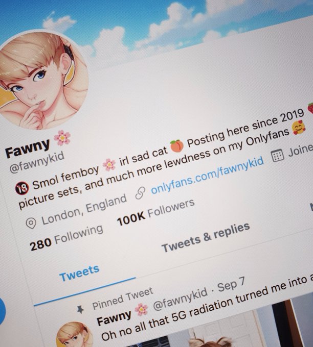 Wowow I hit 100k followers today! That's crazy 😅 I have no clue why so many of you are following this