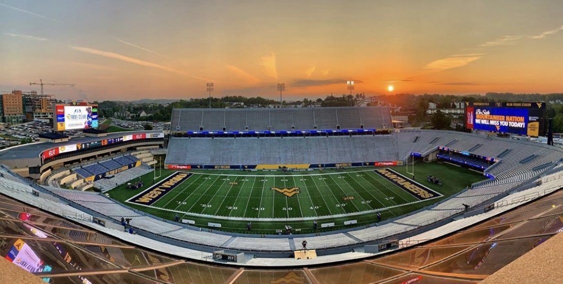 studentmedia_co's tweet photo. Mountaineers winning by 46? Just what we needed. 🏈 

#repost • @whit_wvu @WVUfootball @WestVirginiaU https://t.co/DNGmlZo7Ul