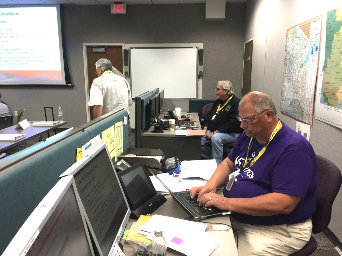 PIOMarkBrady's tweet image. During this week 2017 @FEMA_EMI L0388 #AdvancedPIO was held in Minn/St. Paul with @modelmedic Politano (RIP), @usfatom Olshanski, #JoeFarago @SamDBernard @mcfrsPIO Piringer &amp;amp; @PIOMarkBrady, this week all Instructors will meet virtually as Focus Group to update/refresh course #PIO