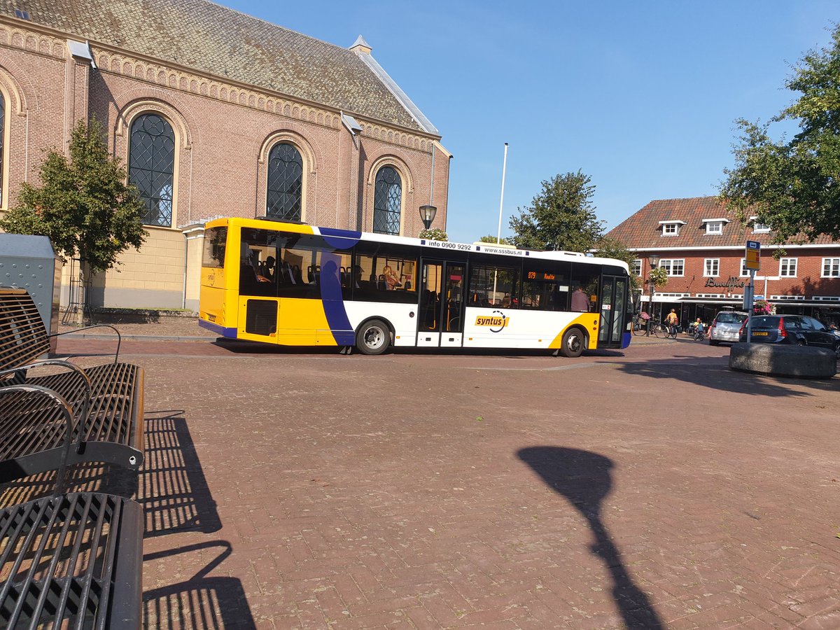 Mooi stukje <a href="/Syntus/">Syntus</a> historie vandaag op treinvervangend vervoer lijn 879 van <a href="/KeolisBlauwnet/">Keolis Blauwnet</a> die ik bij toeval spotte, toen ik een ijsje aan het eten was op een bankje in het centrum van Heino #treinleven