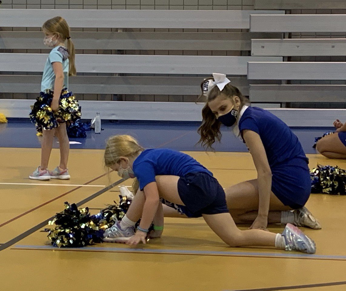 CarmelHSCheer's tweet photo. Thank you athletes and parents for such a great clinic👏🏻We had so much fun with all our future hounds!  From our littles to our pups to Clay, Creekside, and Carmel Middle. We had a BLAST📣💙💛go hounds #GARI #cheer clinic #chscheer2020🐾💙💛📣 https://t.co/6lcbhmYhT8