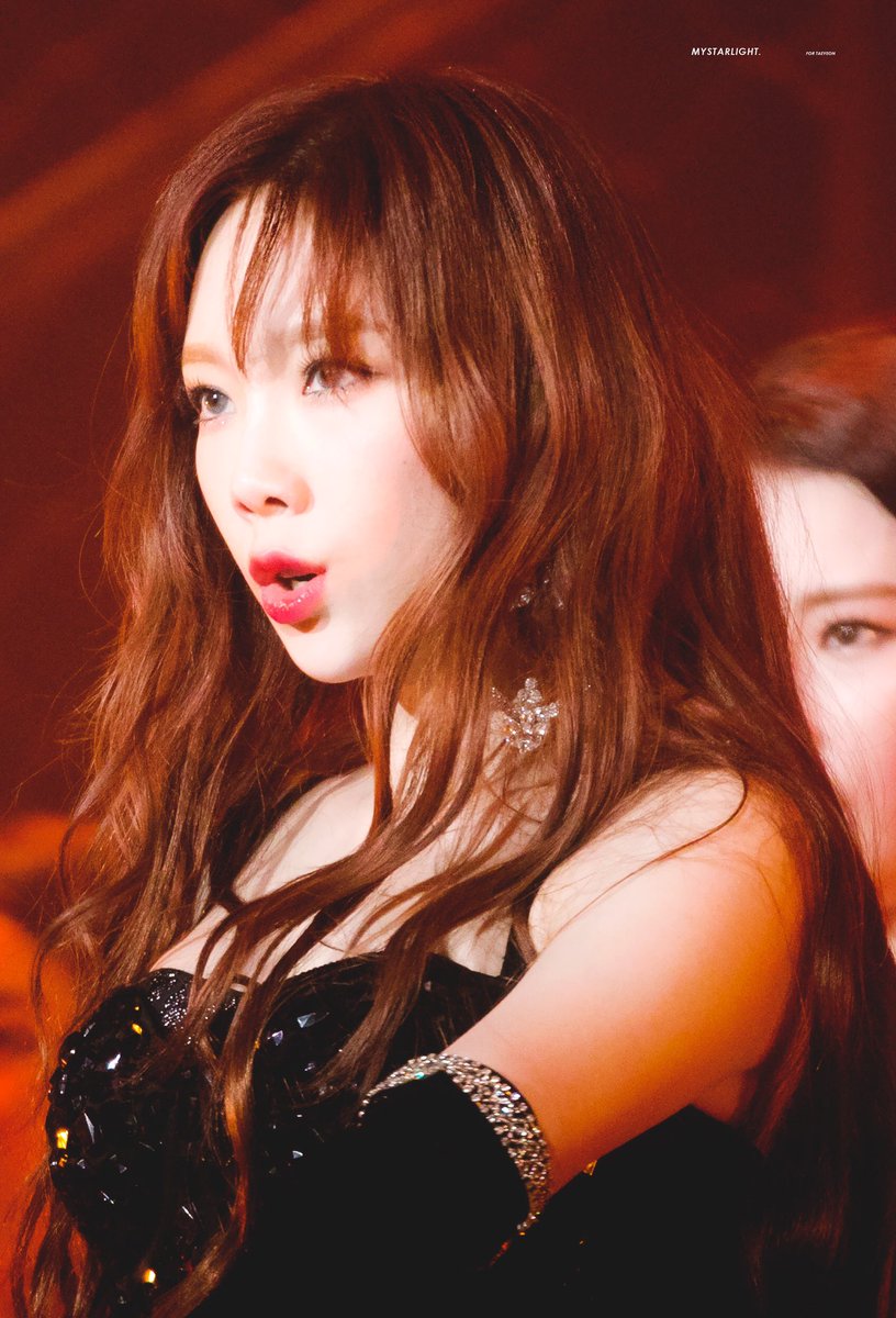 hourly taeyeon (@hourlytaeyeon) on Twitter photo 
