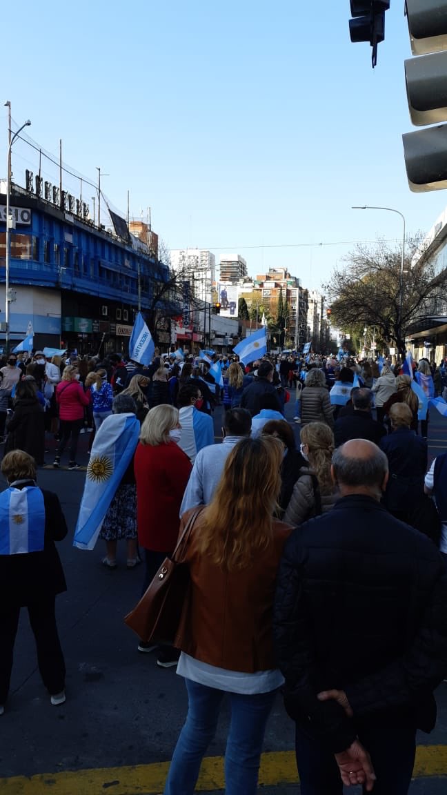 ApRepublicana's tweet photo. #Ahora Juramento y Av Cabildo #13SYoVoy #13SBanderazoNacional #13SPorLaRepublica #13SJuntosContraLaIMPUNIDAD #13Stodosalacalle #OposicionAlerta https://t.co/9hT9bbgwlH