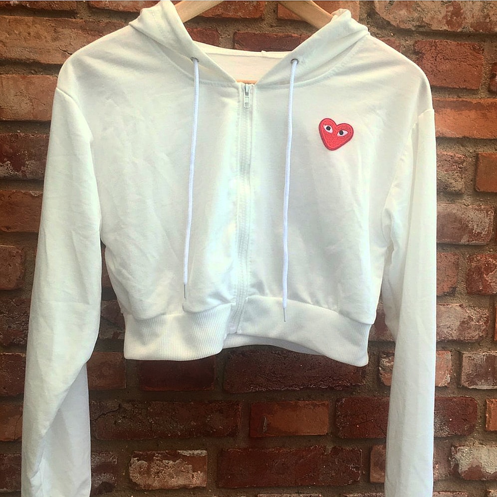 jxnartista's tweet photo. Custom jumper 📸📸 created by one of our @depop customers 🧡
🛍 Shop Today 👉 @jxnartista
Patches. Stickers. Vintage jeans + shorts
#commedesgarcons
#branded #designerpatch #commedesgarconspatch #patchhoodie #patchon #customjumper #levijeans #levis #vintagedenim #vintagelevis https://t.co/RjIiUPvDnl
