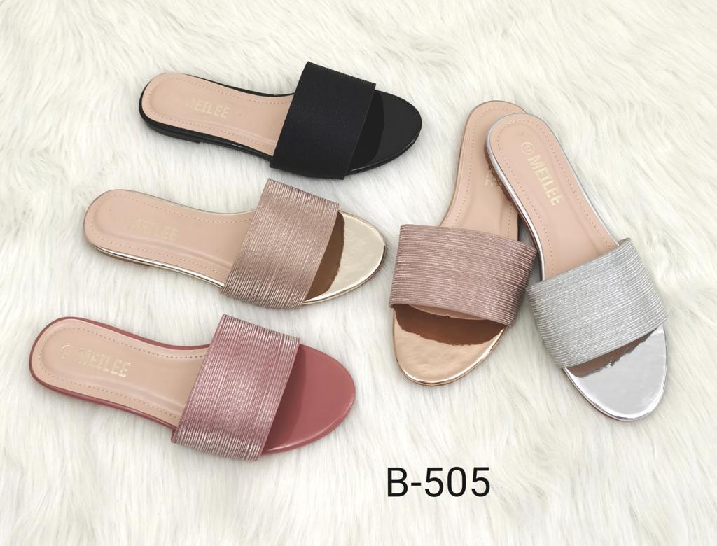 AddaUmmii's tweet photo. Easy slides available in sizes 36 to 41 at 5,000. 
Location: Kano.
WhatsApp: https://t.co/IsKnIOLpMI.
Please RT, my customers might be on your TLs.

#AFEPLUG https://t.co/qHajxRlOtP
