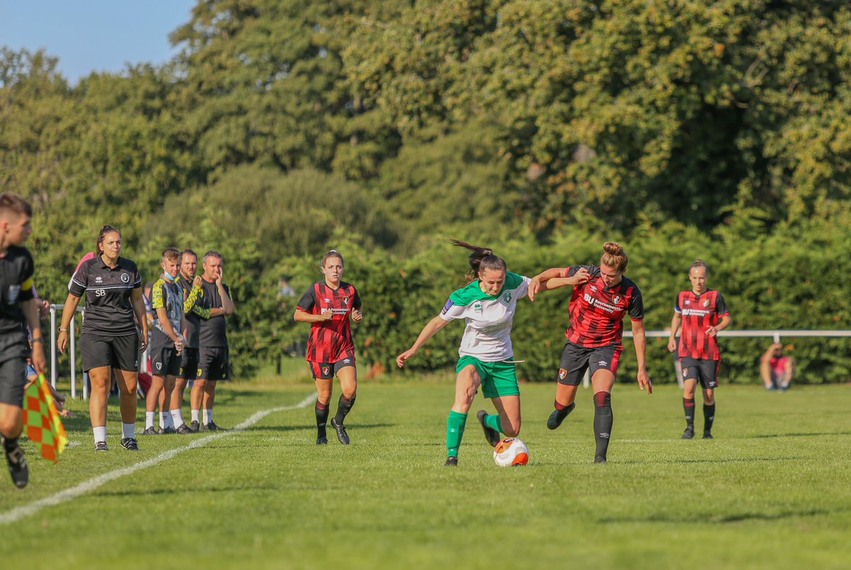 girltinyshooter's tweet image. When you get to see some beach soccer players! On the grass..
.
.
#familiarfaces #footballplayers #womensfootball #beachsoccerplayer #footballphotos #sportsphotography #behindthelens @molly_clarky10  @bekbarron8 @ghillier87
