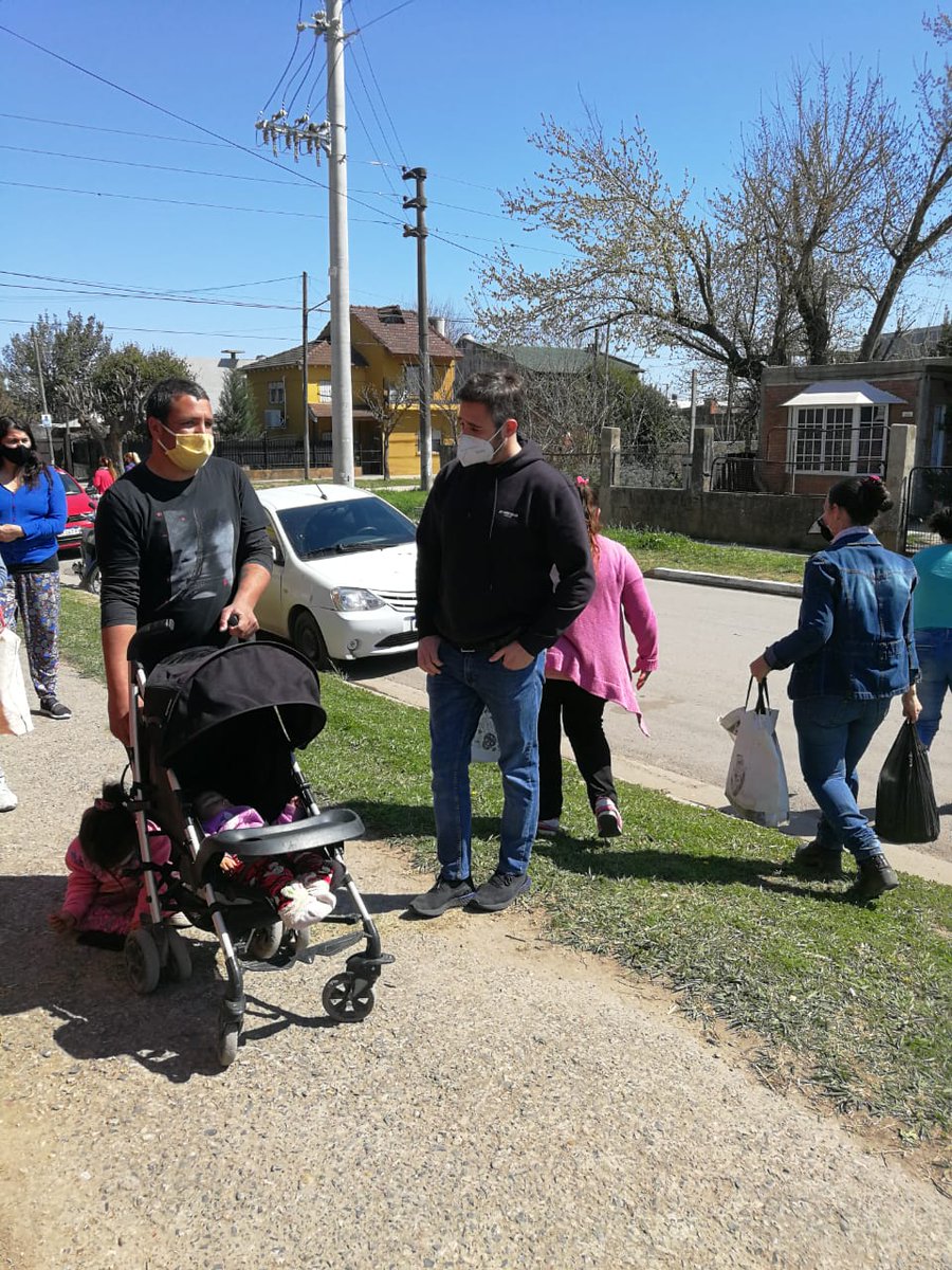 SolidarioMonte's tweet photo. # SABADOS SOLIDARIO # TUVIMOS LA VISITA DE NUESTROS INTENDENTE @FedericoAchaval  Y CHARLO CON LOS VECINOS Y CON NOSOTROS DE LA SITUACION SANITARIA Y SOCIAL # https://t.co/vYjmI4btnO