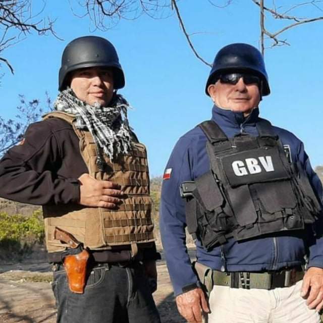 pchile_web's tweet photo. 🔴LOS PILLAMOS. Vecinos de #LaLegua identificarian a reponsables de tirotéos en plena luz del dia con consecuencias de héridas, seria gente al parecer partidarios del rechazo, que ellos mismos señalan apoyar a carabineros y matar a comunistas https://t.co/6SLarb47cf