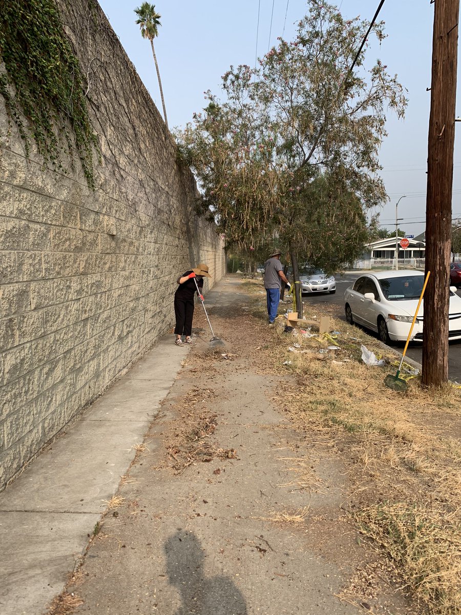 Steven_Almazan_'s tweet photo. This morning, my parents and I participated in a Grassroots Community Clean Up in front of Sunrise Elementary School in #BoyleHeights.

Growing up, my parents taught my brothers and I to love and respect where we come from. That means taking care of our streets and neighborhood. https://t.co/5oQwoNsm2J