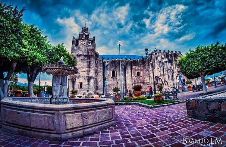 Las noches en #Yuriria siempre tienen un toque especial 🤩✨ Like si tú ya conoces este bello #PuebloMágico 

📸: braulio_lm