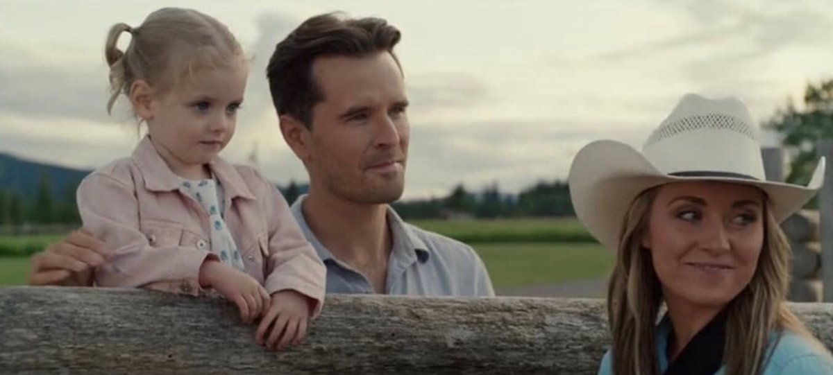 This last scene of season 13 is so amazing, I just love this beautiful tv family, I can’t wait for season 14 to see their new adventures ❤️⁦@GrahamWardle⁩ ⁦@Amber_Marshall⁩ #spencertwins ⁦@HeartlandOnCBC⁩ #iloveheartland