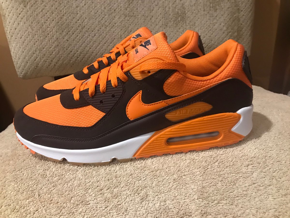 DRASTIC216's tweet photo. Still had to break out the #KeepItCLEVE #AM90s #NikeByYou #1of1s #CLE #DawgPound #GoBrowns #Cleveland #OHIO #Football is back for the #Fall #ForTheCulture #TheLand #216
🗣🚨🚨🚨 https://t.co/VUYZb8PTeN