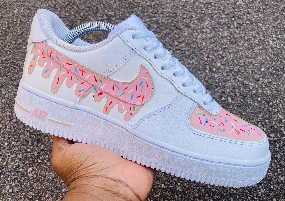 EyliseCustomz's tweet photo. Donut custom AF1 🍩
@AngelusBrand 
@Nike 
#customshoe #Donuts #handpainted #nike https://t.co/A4A3wU8sUf