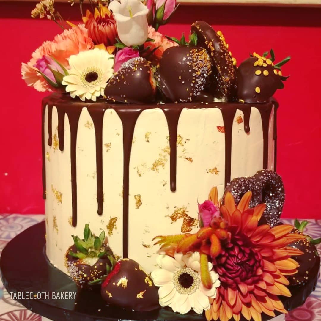tableclothbkry's tweet photo. #chocolatecoveredstrawberries #goldfoil #chocolatecoveredpretzels #birthdaycake #dripcake #birthday #anniversary #wedding #babyshower #bridalshower #instabaker #foodporn #fromscratch #withlove #nyc #nassaucounty #suffolkcounty #blacklivesmatter #wearamask #staysafe https://t.co/m7v5mRNmfa