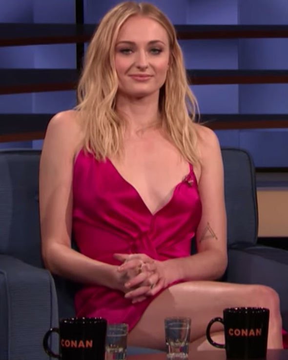 Sophie Turner in pink: a thread