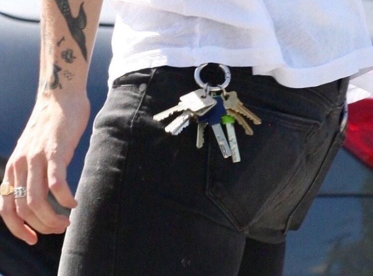he has blue and green keys!!