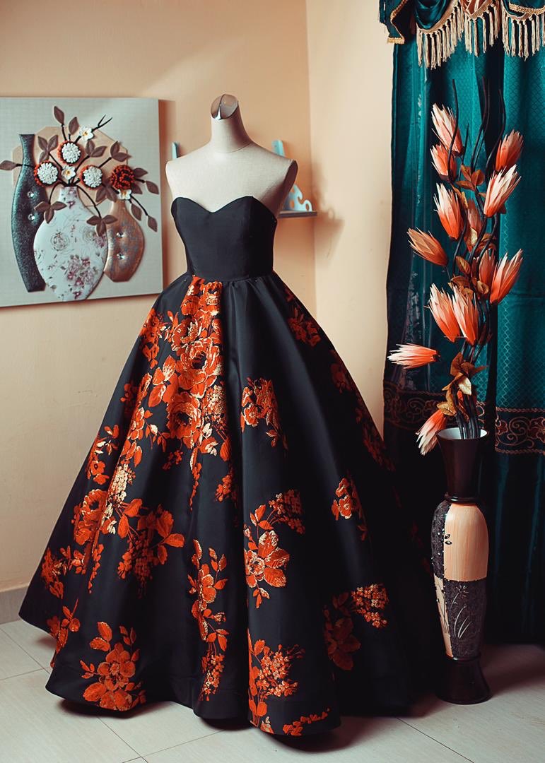 Scripp_T's tweet photo. 20 year old Eunice Hinson makes her own gown for the first time!😍 Let’s appreciate her work!!!  Congratulations Eunice❤️🎉 https://t.co/H2WNfNUkkh