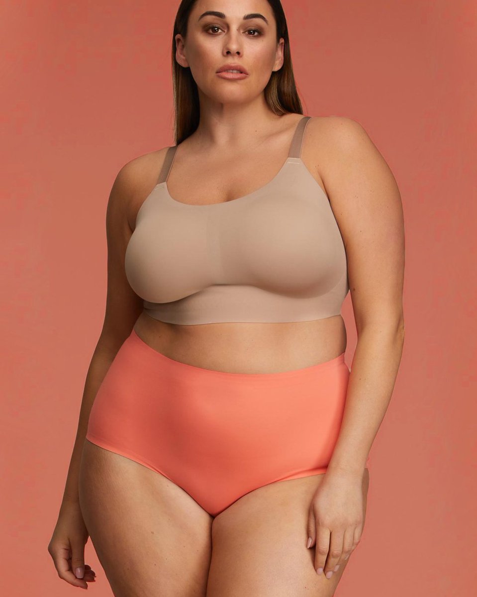 joinEBY's tweet image. Sundays were made for showing off your 🍑 because who likes pants?!