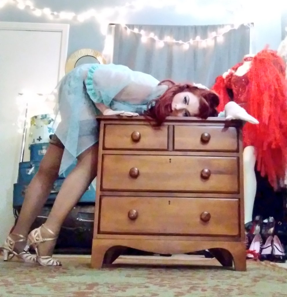 SofiedeSade's tweet photo. PHOTO DUMP 
#SundayFunday #SundayThoughts #SundayThoughts #lingerie #burlesque #stlburlesque #burlesquedancer #pinup #heels #STL #showgirl #curvygirl #curvydancer #makeup #stockingreveal #StockingsSunday #thighhighs #vintagestyle #vintagefashion #vintagelingerie #pinupgirls https://t.co/vsSBOwHDW7