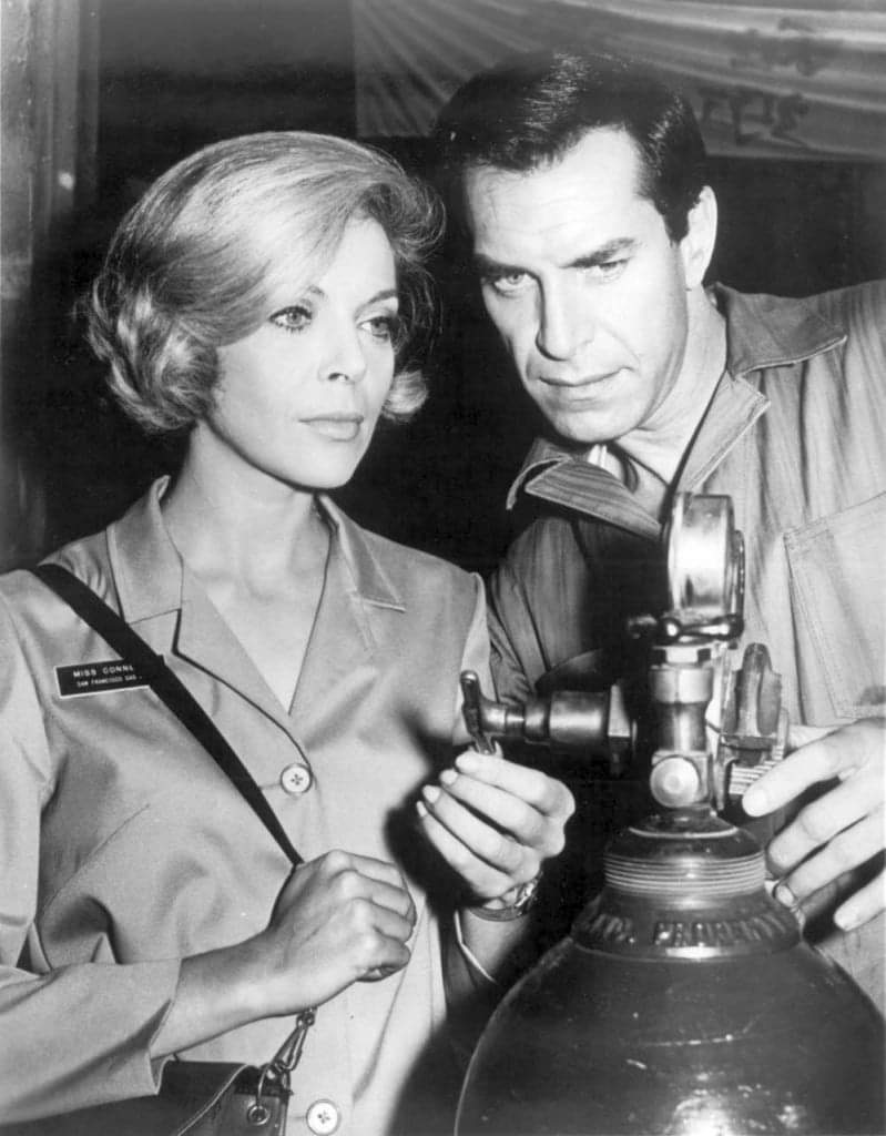 Happy Birthday to Barbara Bain who turns 89 today!  Pictured here with Martin Landau on Mission Impossible. 