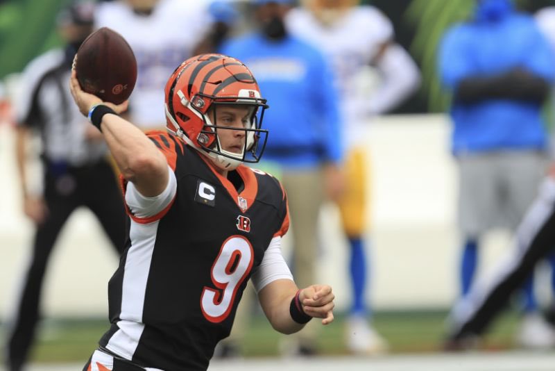 BurrowFanPage's tweet photo. The King Joe Burrow in his NFL debut playing like the future MVP!! https://t.co/KgKhJfPWYx
