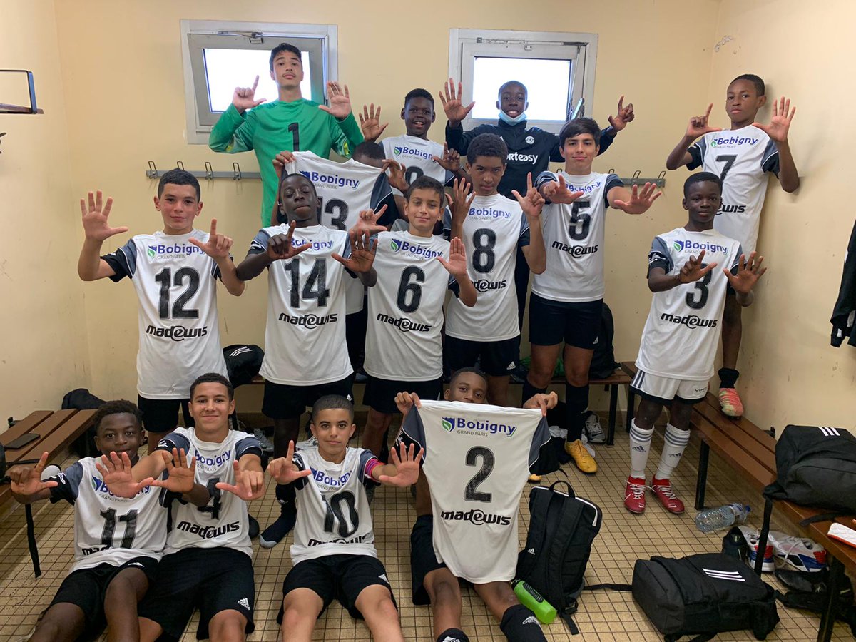 FC93officiel's tweet photo. 📸⚽⚪⚫
Résultats du week-end de nos équipes.
#TEAMAFB #FORMATION #PROJETCLUB #football #teamfc93 #plaisir https://t.co/7xHTkqCabk
