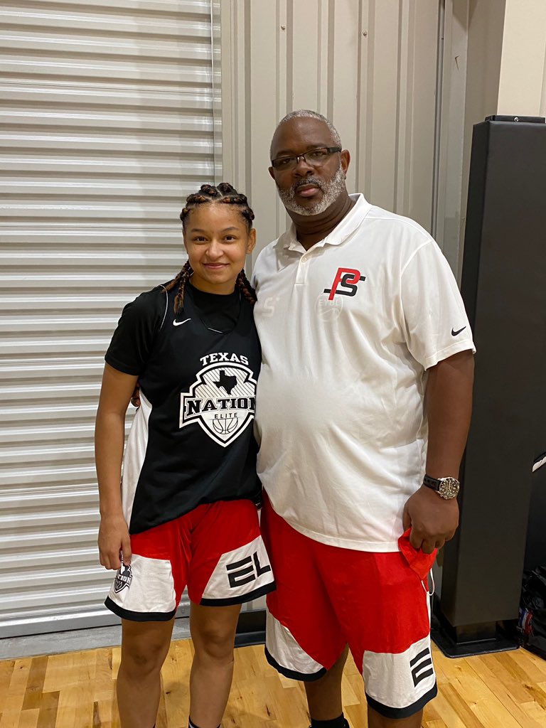 txnationelite's tweet photo. Just finished our last tourney with our HS kids. The tourney in Htown was second to none! Thanks @HoUCoachChuck11 &amp; the Houston United family for having us! The competition was awesome all weekend long &amp; our girls got better against high level talent! 

#TheFinale 
Coach Otis🖤❤️ https://t.co/dj9ETrOjVQ