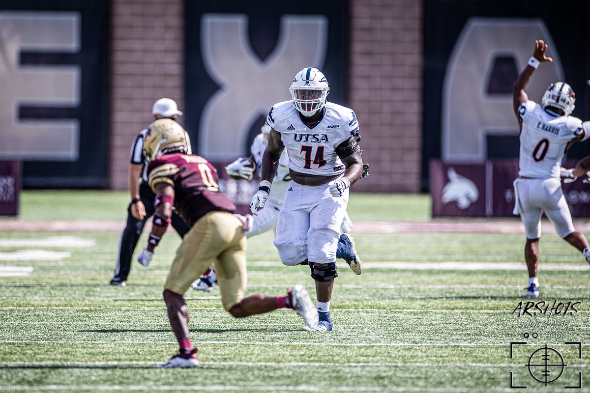 arshots's tweet photo. Every DB's nightmare, a deep downfield blocker and his eyes are fixed on you. As a DB myself, I can totally relate to this situation. #UTSAvsTXST #UTSA
@UTSAFTBL
@UTSAAthletics
@UTSARivals
#BirdsUp #dctf https://t.co/J9JPLiuLZE