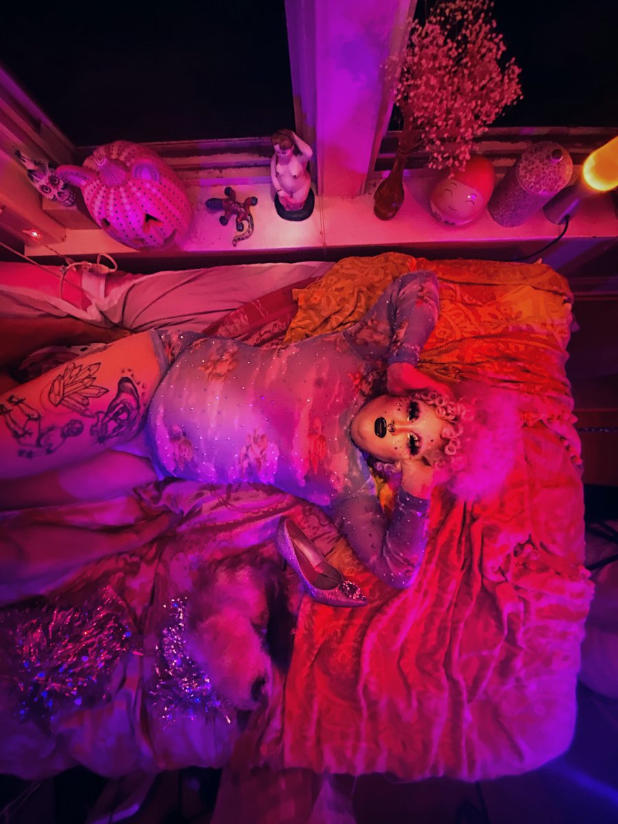 ValentineAddams's tweet photo. Body in the Boudoir 
.
.
.
#ValentineAddams #drag #bodypositivity #thickness #latinx #perra #queer #dragqueen #thickthighssavelives #queen https://t.co/pYFrUZg90T