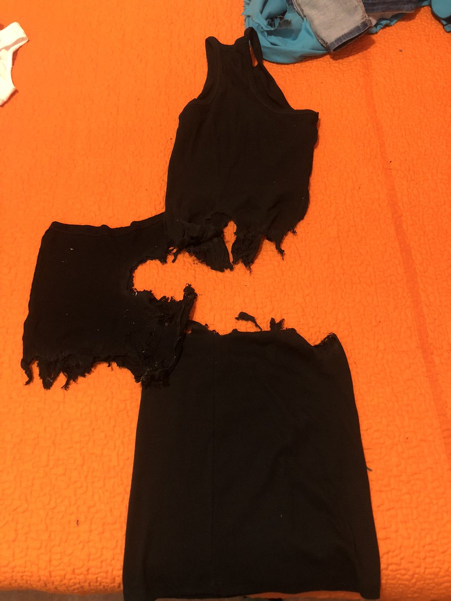 Cristina_sph's tweet photo. El sábado al ir a recoger mi equipaje tras un vuelo Tenerife Norte-Sevilla con la compañía @vueling , encontré en la cinta una bolsa de basura a mi nombre con toda mi ropa rota y quemada en su interior. Todavía no re recibido NINGUNA EXPLICACIÓN ni SOLUCIÓN #VUELING 

@vueling https://t.co/nibmR9bxaD