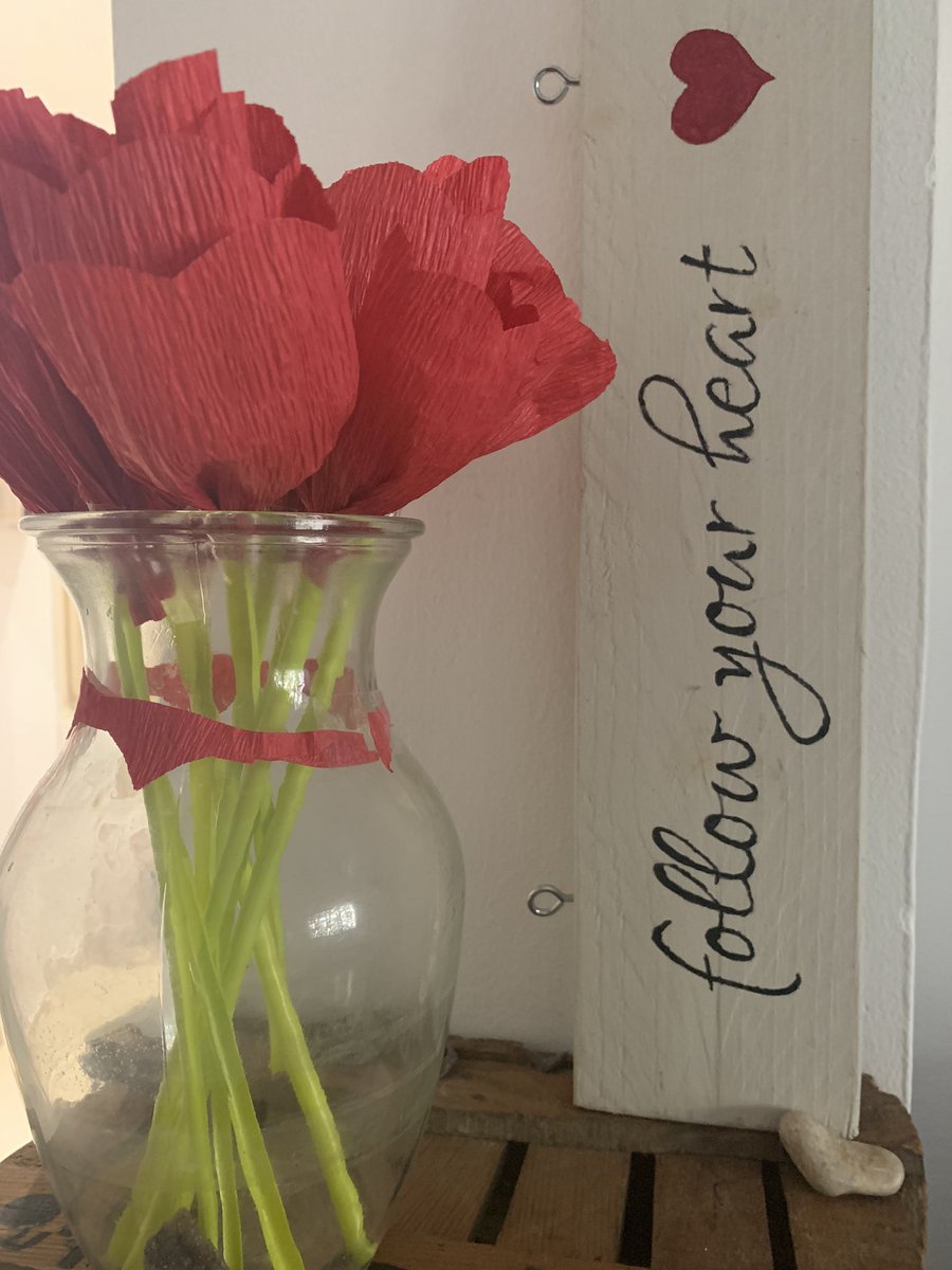 InboxYourLife's tweet photo. Follow your heart ❤️
.
#inboxyourlife #iyl #letreros #madera #wood #fusta #reciclaje #handmade #eco #Barcelona https://t.co/fwERtKc2mU