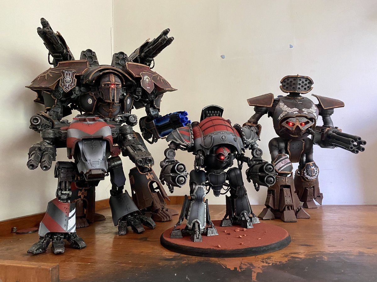 co1856's tweet photo. As close as I’ve yet managed to get to a WIP shot in the hobby den! #Warmongers #30K #HorusHeresy #Forgeworld #Gamesworkshop #Warhammer #HouseÆrthegn #LegioMortis #Titan #Knight https://t.co/oKZCUWYfRw