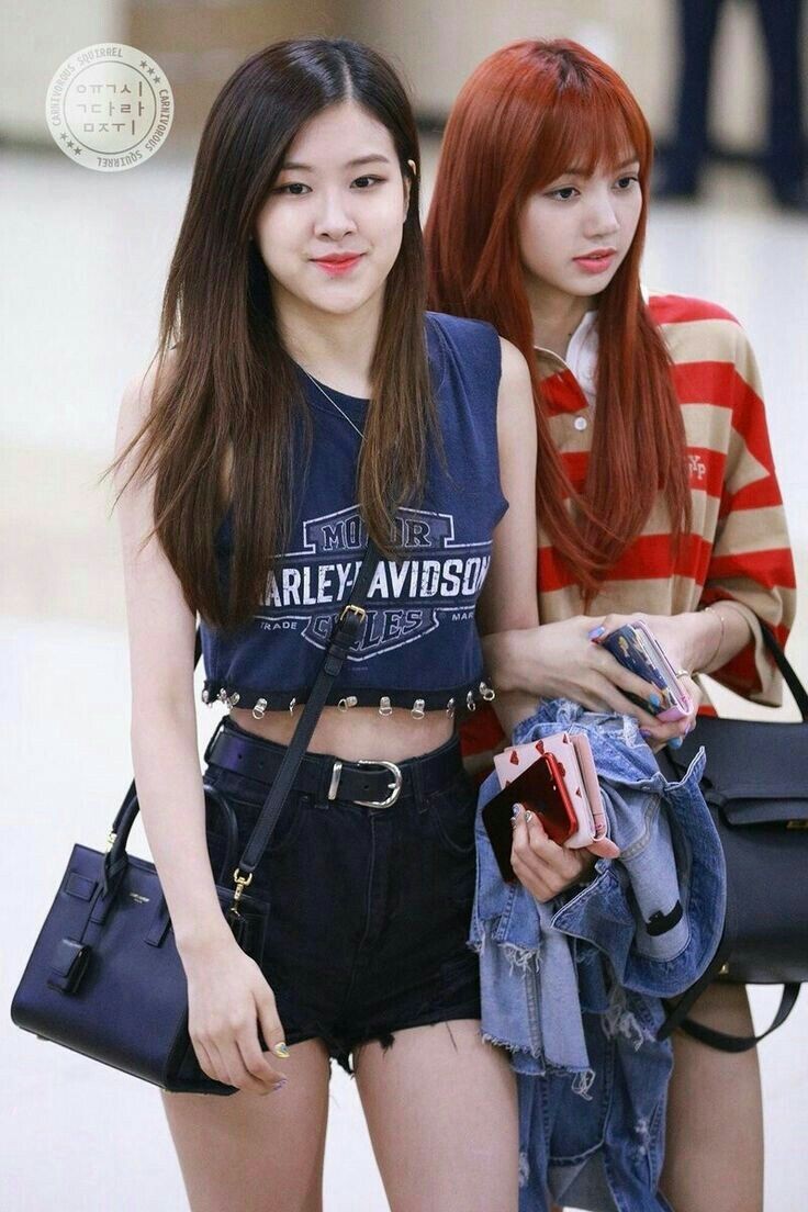 Chaelisa at the AirportWhat is space?Proxemics = 0 (zero) #Chaelisa  #Lisa    #리사    #Rosé    #로제  