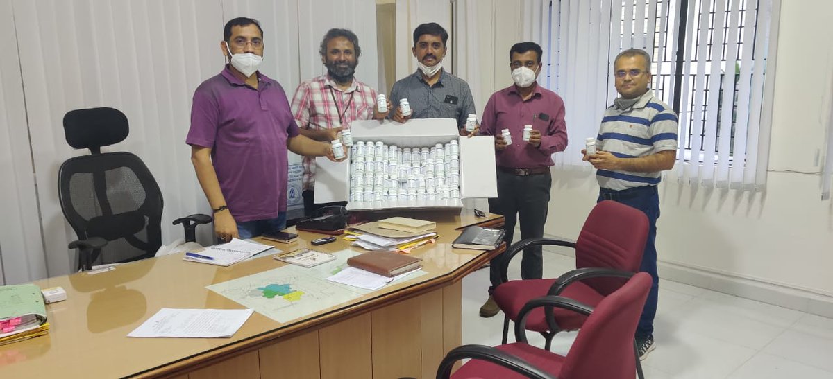 Contribution to encourage selfless efforts of #CoronaWarriors and #BBMP, start-up #HERBONEEDS donated over Rs.1.2 L worth of #COVIMINT immunity boosters to #BBMP RR Nagar.
  <a href="/NagarajuSiddapa/">Nagaraju Siddappa</a> JC,  <a href="/prayaghs/">Dr Prayag H.S</a>, and Health officer Mr Balasunder handing it to volunteer ZCC Mr Harish.
