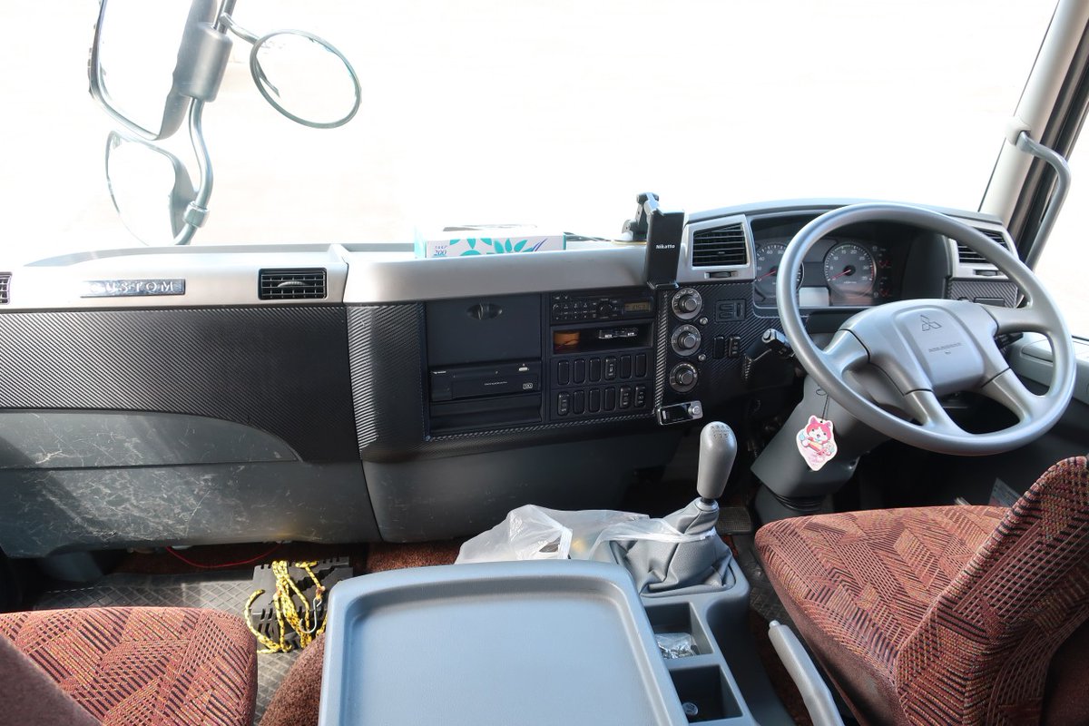 だんぼーる 新型ファイターの黒内装良いな と思ってたので 艶消しカーボンシート貼ってみた 木目調って趣味でもないので 少し今風っぽくなりましたね かっこいい