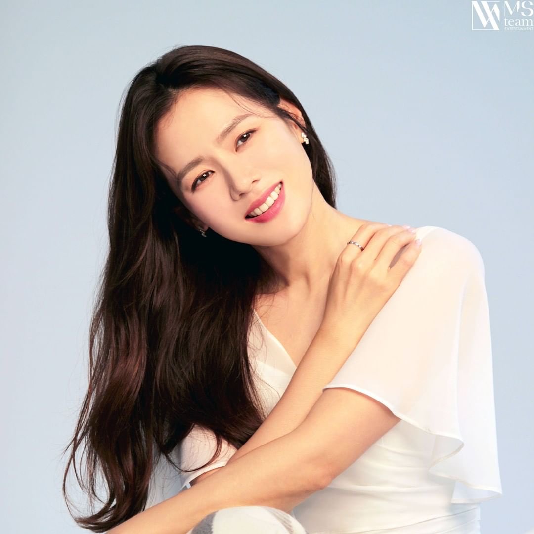 team_binjin's tweet photo. Good day everyone~ 
daily reminder to vote for Son Yejin in the "Most Beautiful Korean Actress" poll. how to vote? see in our bio!

voting site : https://t.co/416OnRdfJl
voting period : from 9/11 to 9/26
let's widen the g a p fam! 🎈 https://t.co/ViAfxR5MVt