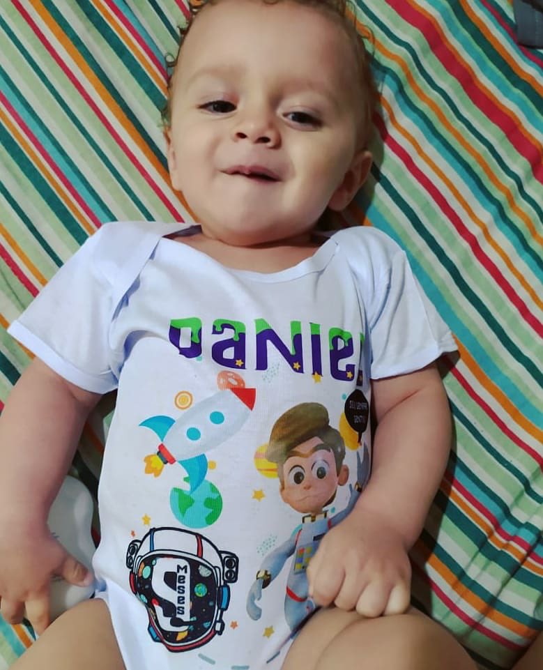 cronicasheitor's tweet photo. Meu bonequinho Extraordinário está fazendo sucesso, será q é pq ele lindão como eu?🤪
A Tia Mari, uma voluntária super querida na campanha, me enviou de presente esse body com meu bonequinho, ele foi tema do mesversário do meu amiguinho Daniel, conforme as fotos seguintes.
+ https://t.co/xwsKSVq6kL