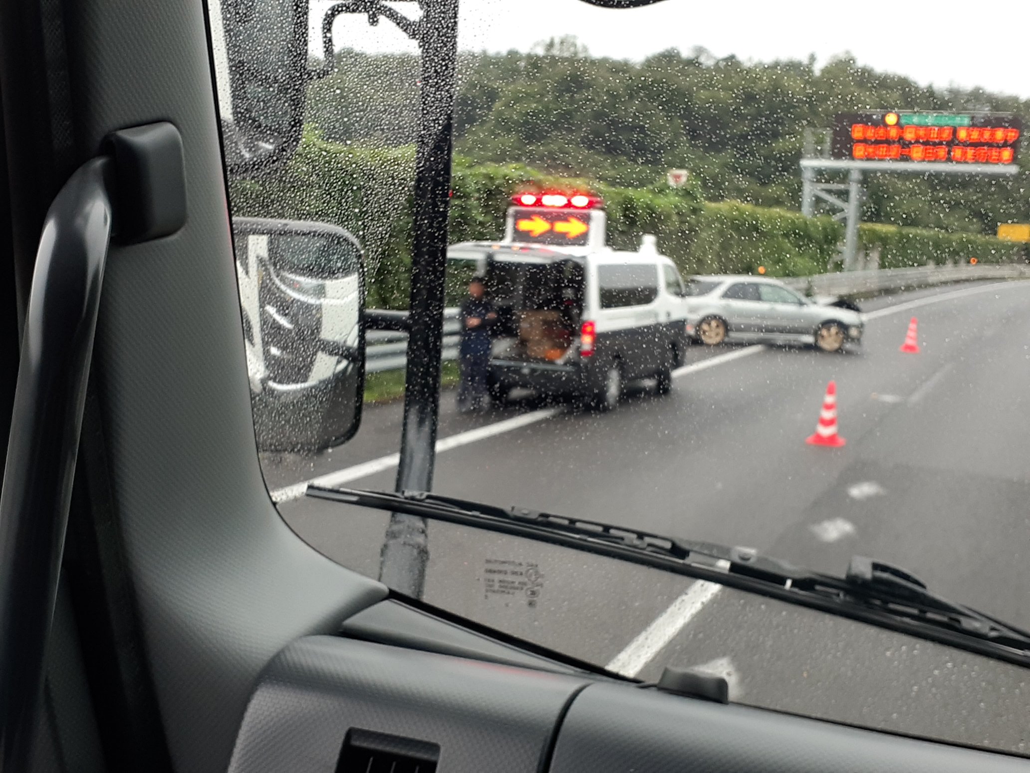 うめちゃん 東北道上り 村田jct手前 乗用車自損事故 走行車線規制されてます 菅生パーキングの先から詰まりますのでご注意を 東北道事故 T Co Zmmiuh29ux Twitter
