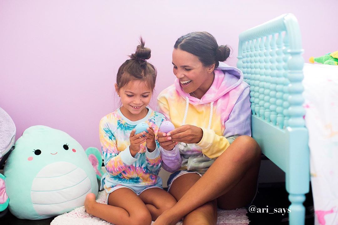 Remember playing with <a href="/Tamagotchi_US/">Tamagotchi US</a> interactive pets growing up? #AD Now you can share the next generation virtual pets with your kids, the Tamagotchi On - Wonder Garden Collection!

It comes in 2 new colors &amp; a #WonderGarden theme→clvr.li/tamagotchi #Tamagotchi #TamaOn