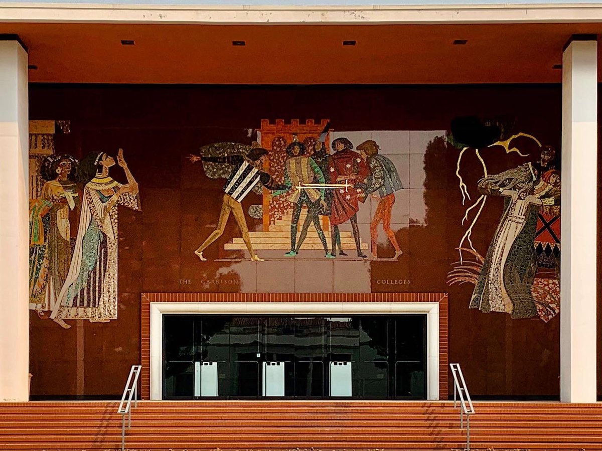 carolchin2020's tweet photo. 🚙🏃🏻♀️in Claremont, CA
Unplanned art and architecture adventure #ccinclaremont #millardsheets Garrison Theater https://t.co/0cqgkDqDwI