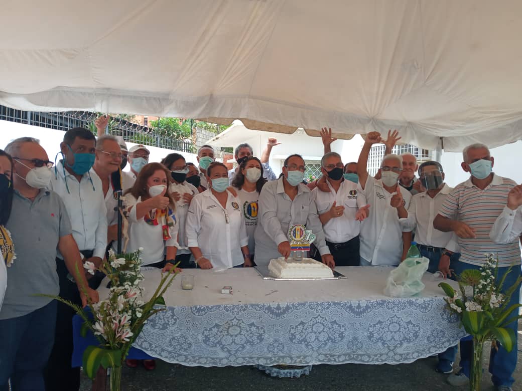 ad_zuli's tweet photo. #13Sep2020 #RumboASus80Años Hoy volvimos a cumplir con las banderas heroicas d la Democracia, la Libertad y el progreso en Vzla q representa @ADemocratica #AD79AñosEnResistencia y llamamos a la lucha d calle y a la UNIÓN d todos para salir d ésta tragedia
#ADSindicalEsDemocracia https://t.co/yIFYOuThjC
