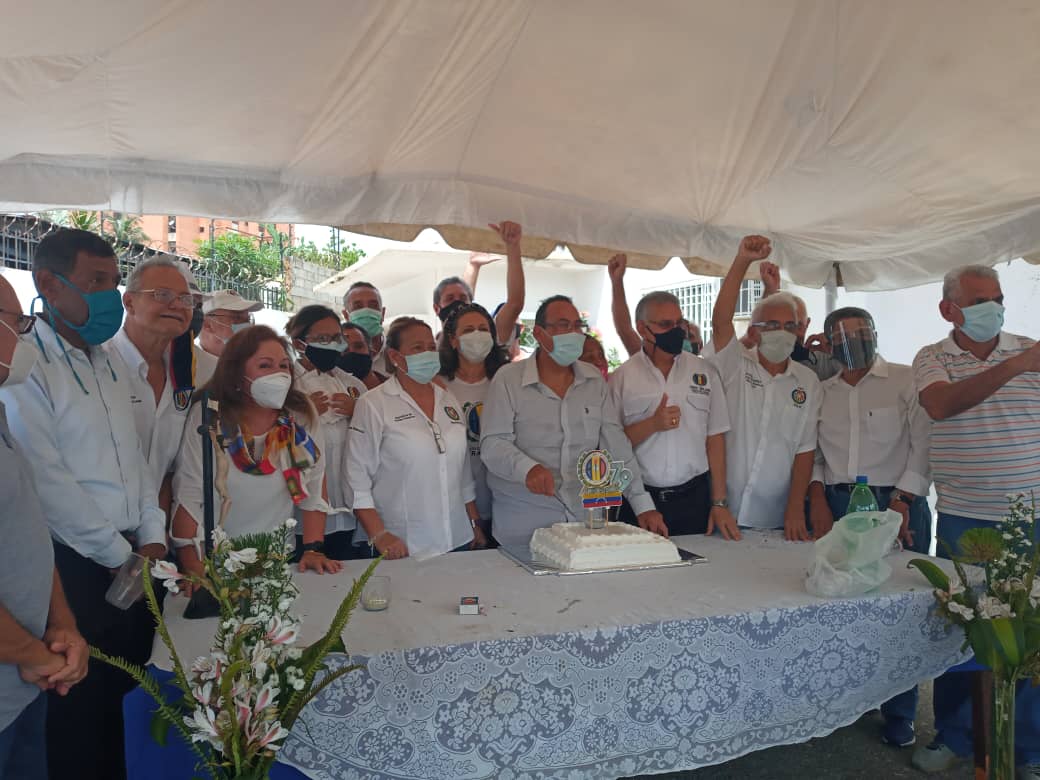 ad_zuli's tweet photo. #13Sep2020 #RumboASus80Años Hoy volvimos a cumplir con las banderas heroicas d la Democracia, la Libertad y el progreso en Vzla q representa @ADemocratica #AD79AñosEnResistencia y llamamos a la lucha d calle y a la UNIÓN d todos para salir d ésta tragedia
#ADSindicalEsDemocracia https://t.co/yIFYOuThjC