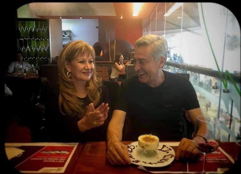 JorgeAriasSarm1's tweet image. Hay fotos que hablan por sí solas, una pareja feliz, ejemplar. Mi total admiración para la licenciada María Ortega Ramirez y el Senador Cristóbal Arias. #CompañerosDeVida