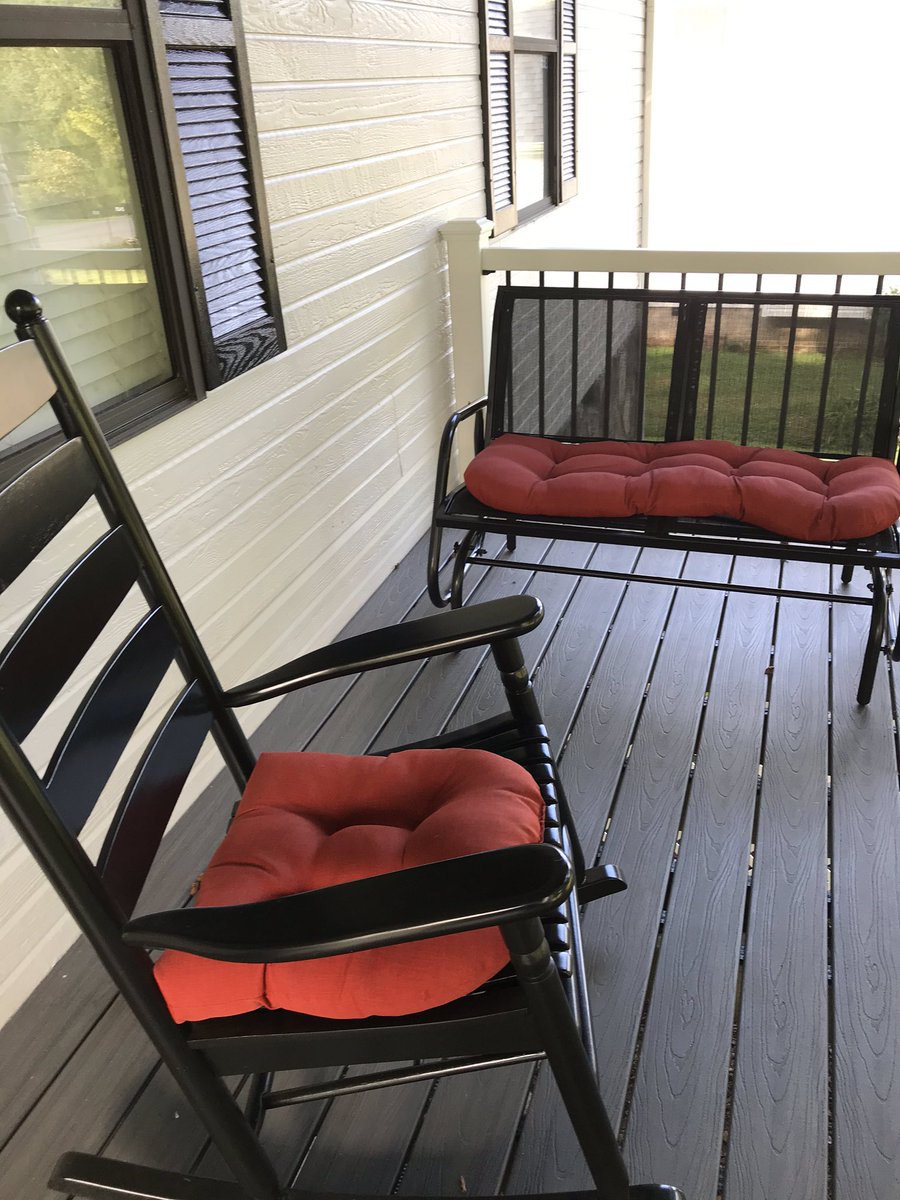 DavidKarnes3's tweet photo. I came home and noticed @karnes_denise already had an early start to fall. Are you doing anything early to brighten your mood a bit?  Include pictures along with pithy comments. I would love to use them in my next Your 3 Cents segment Monday at 4 on @WRCBtv  #almostfallyall🍂🍁 https://t.co/AKhup0yVjI