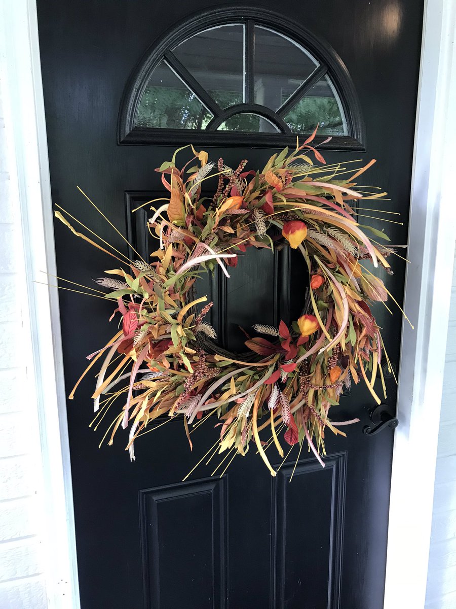 DavidKarnes3's tweet photo. I came home and noticed @karnes_denise already had an early start to fall. Are you doing anything early to brighten your mood a bit?  Include pictures along with pithy comments. I would love to use them in my next Your 3 Cents segment Monday at 4 on @WRCBtv  #almostfallyall🍂🍁 https://t.co/AKhup0yVjI